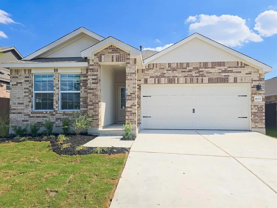 1633 Four Waters Lp in Andice, TX - Building Photo