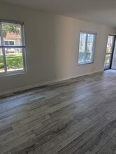8195 Eastport Dr in Huntington Beach, CA - Foto de edificio - Building Photo