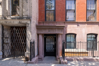 51 Charles St in New York, NY - Building Photo - Building Photo