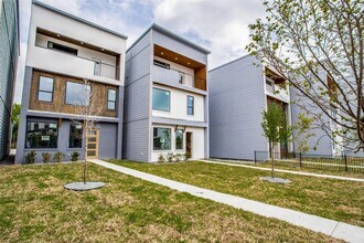 10630 Greengarden Rd in Dallas, TX - Building Photo - Building Photo