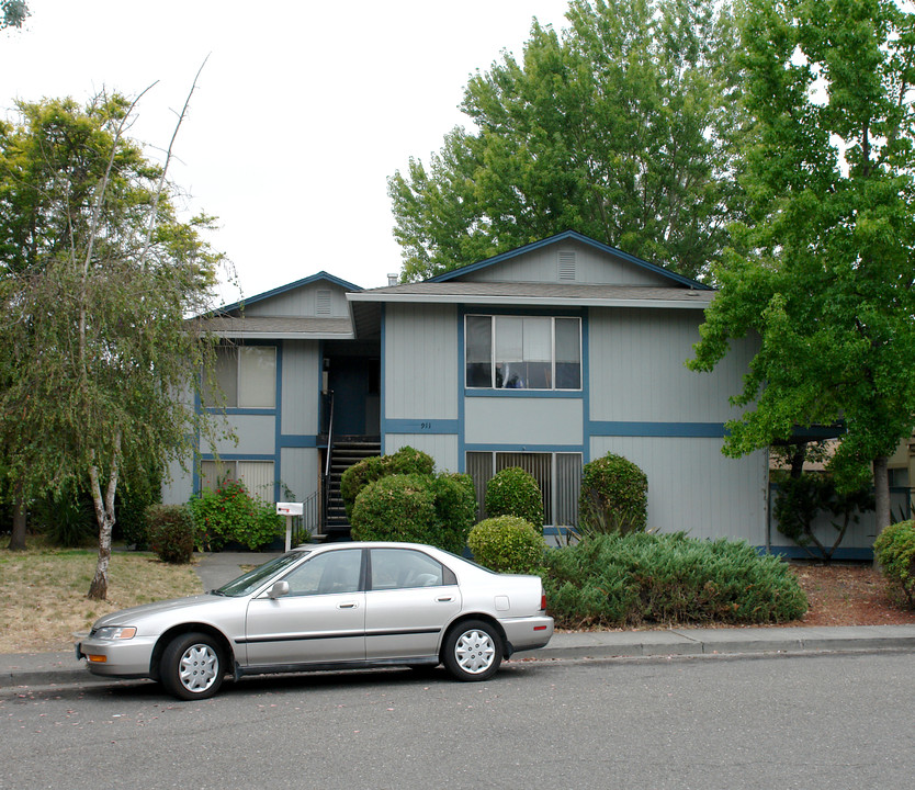 911 Kirsten Ct in Rohnert Park, CA - Building Photo