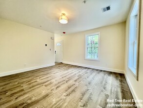 13 Dalby St, Unit 2 in Newton, MA - Building Photo - Building Photo