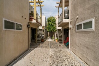 2252 Via Aprilia in Del Mar, CA - Building Photo - Building Photo
