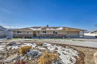 13785 Kewanna Trail in Reno, NV - Building Photo