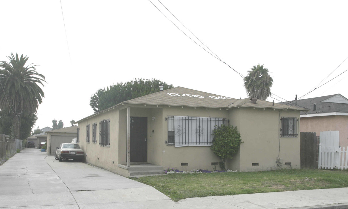 13700-13704 Cerise Ave in Hawthorne, CA - Building Photo