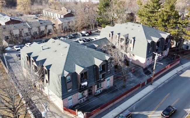 Wood Crest Apartments in Lowell, MA - Foto de edificio - Primary Photo