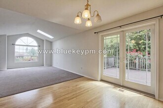 4404 NW Crystal Ct in Camas, WA - Foto de edificio - Building Photo