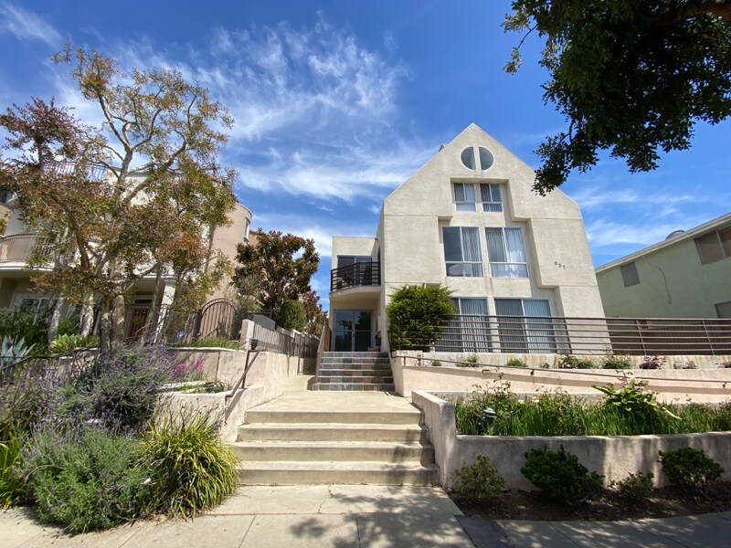937 10th St in Santa Monica, CA - Building Photo