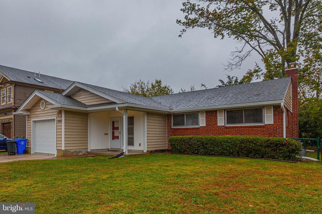 10008 Sinnott Dr in Bethesda, MD - Building Photo
