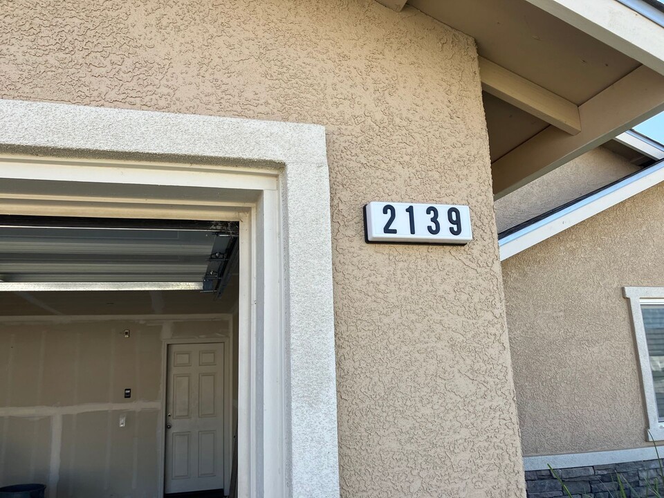 2139 Pincay St in Merced, CA - Foto de edificio