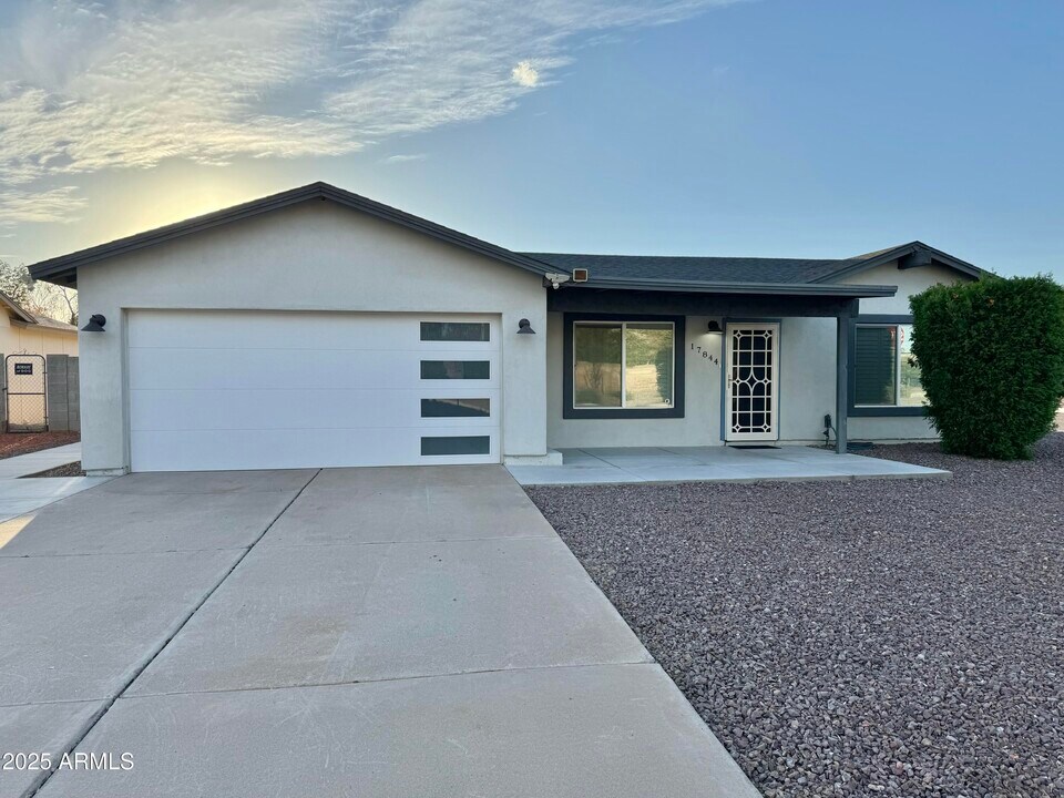 17844 N 55th Ave in Glendale, AZ - Foto de edificio