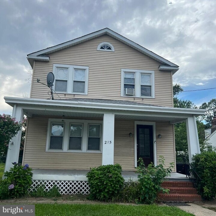 215 Shady Ln in Hamilton Township, NJ - Building Photo