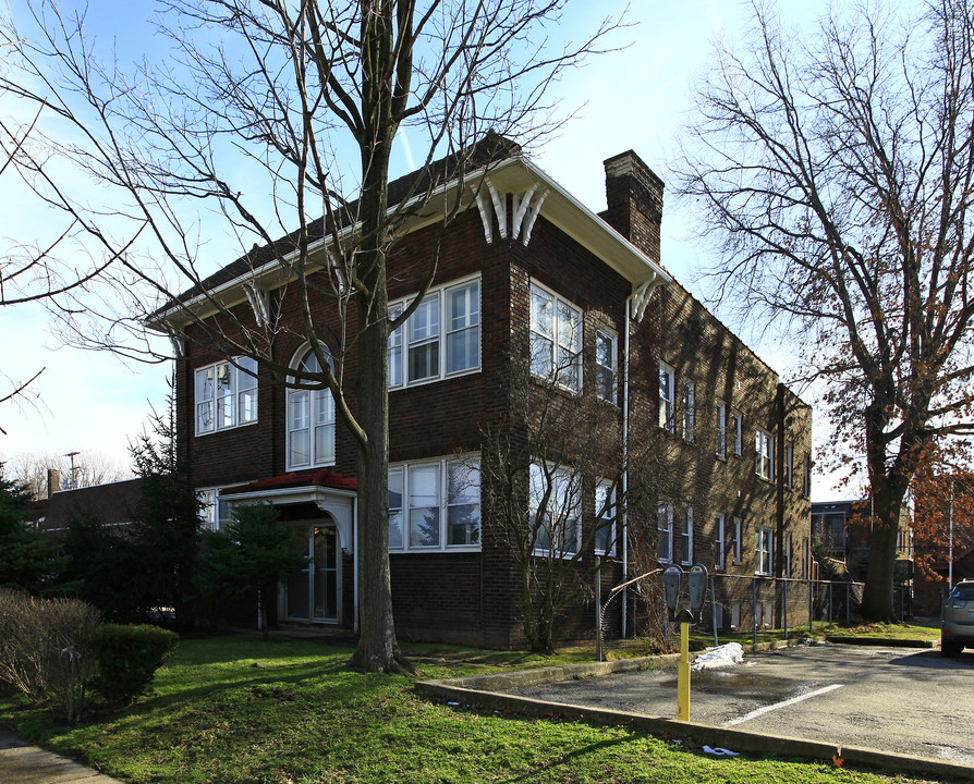 2756 Mayfield Rd in Cleveland, OH - Building Photo