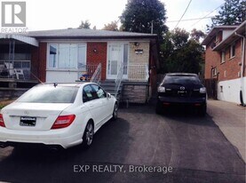 60 Seacliff Blvd in Toronto, ON - Building Photo