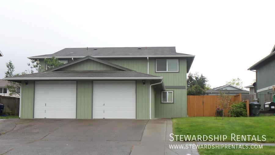 759 N Cloverleaf Loop in Springfield, OR - Building Photo