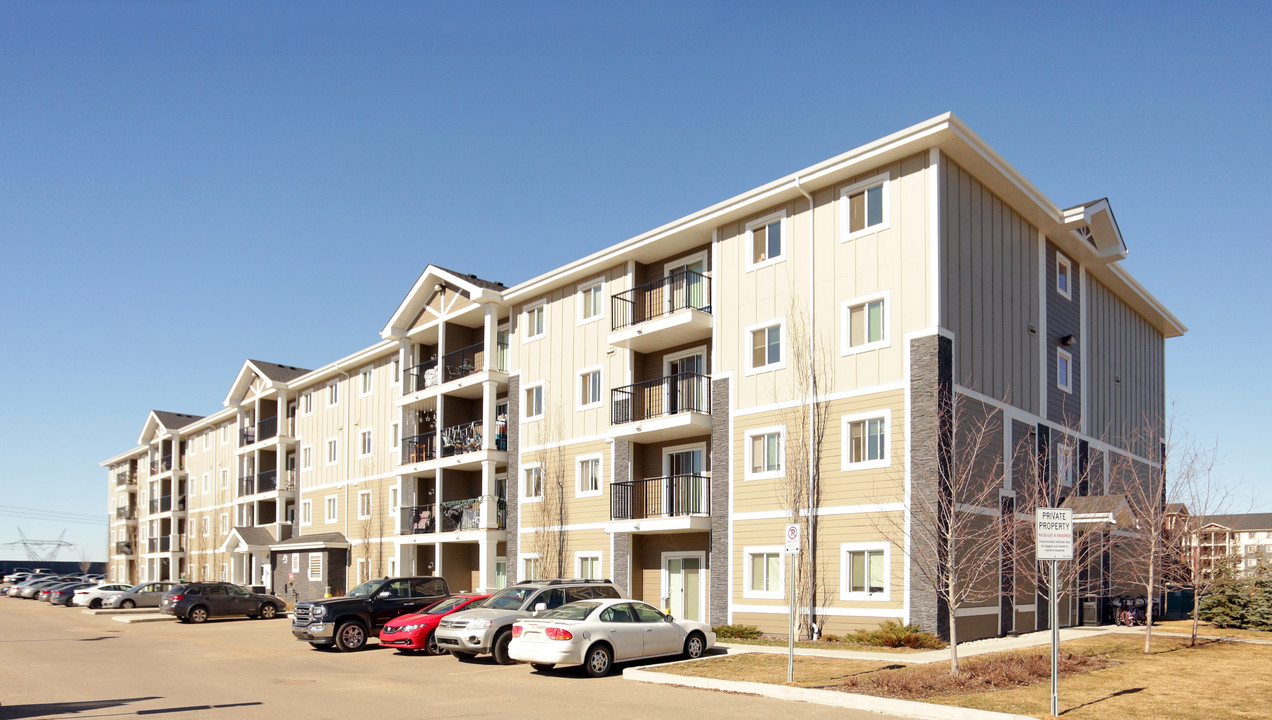 MacTaggart Place in Edmonton, AB - Building Photo