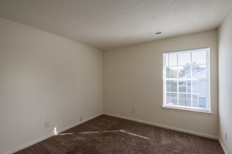 Salem Run Apartments in Fredericksburg, VA - Building Photo - Interior Photo