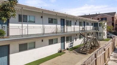 1078 E 7th Street in Long Beach, CA - Foto de edificio - Building Photo