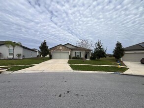 12218 Gothic Rd in Spring Hill, FL - Foto de edificio - Building Photo