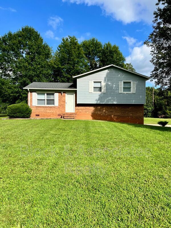 property at 5525 Remington Point Dr