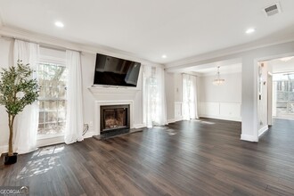 57 Mt Vernon Cir in Dunwoody, GA - Foto de edificio - Building Photo