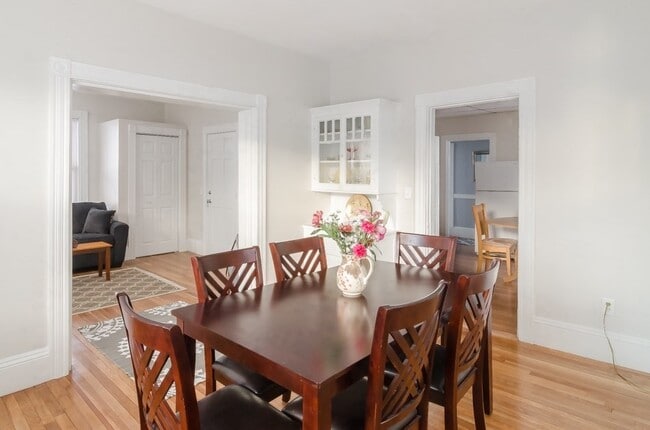 174 W Elm Ave, Unit 1 in Quincy, MA - Foto de edificio - Building Photo
