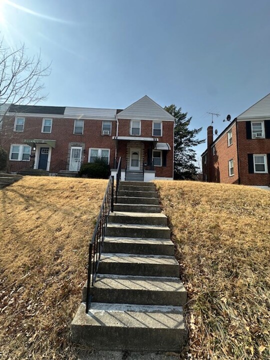 3927 Kenyon Ave in Baltimore, MD - Building Photo