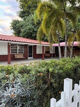 470 NE 127th St in North Miami, FL - Building Photo - Building Photo