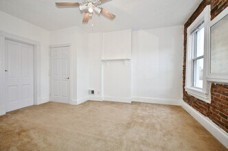 121 S 16th St, Unit 2 in Pittsburgh, PA - Foto de edificio - Building Photo
