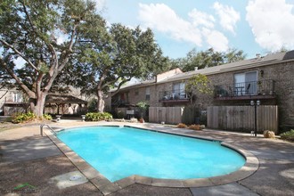 Towne Oaks in Baton Rouge, LA - Foto de edificio - Building Photo