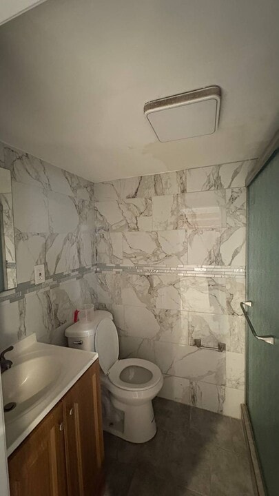 22 Moore Dr in Bethpage, NY - Building Photo