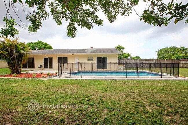 17420 SW 109th Ave in Miami, FL - Building Photo - Building Photo