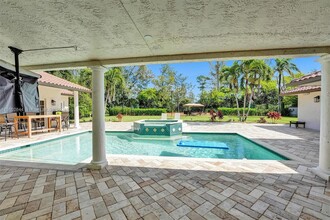 22180 Woodset Ln in Boca Raton, FL - Foto de edificio - Building Photo