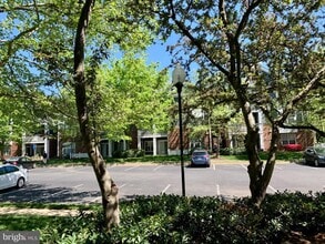 20301 Beechwood Terrace in Ashburn, VA - Building Photo - Building Photo