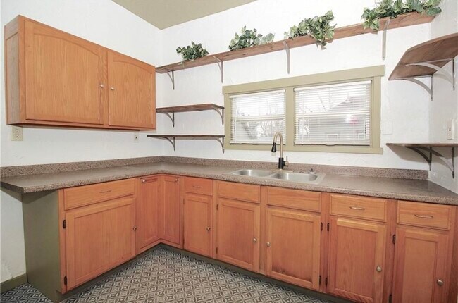 301 S 3rd St in Iola, KS - Building Photo - Building Photo