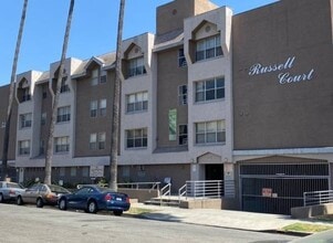 Russell Court Apartments in Los Angeles, CA - Building Photo - Building Photo