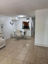 9351 Fontainebleau Blvd in Miami, FL - Building Photo - Building Photo