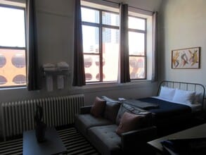 245 W North Ave, Unit 213 in Chicago, IL - Foto de edificio - Building Photo