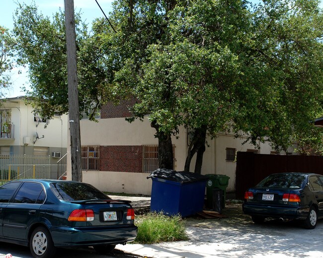 946 NW 5th St in Miami, FL - Building Photo - Building Photo