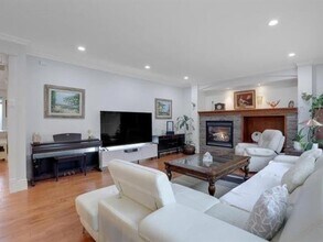 5884 164a St in Surrey, BC - Building Photo - Building Photo