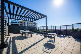 Vertikal in Kitchener, ON - Building Photo - Building Photo