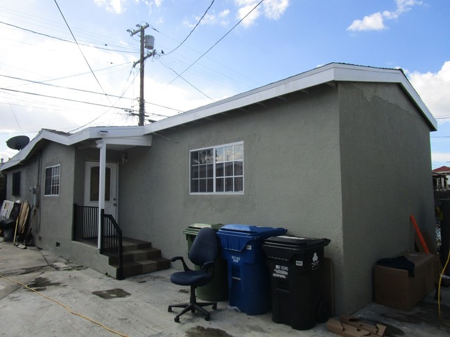 1206 W 60th Pl in Los Angeles, CA - Building Photo - Building Photo