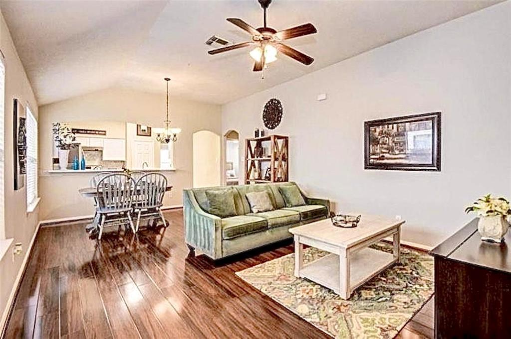 14039 Maximos Dr in Houston, TX - Building Photo