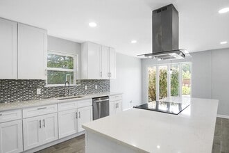 2704 Regal Rd in Plano, TX - Building Photo - Building Photo