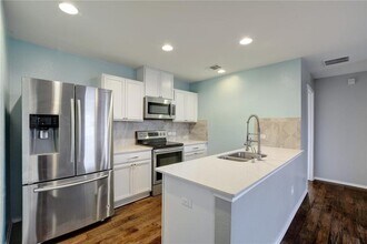 261 New Bridge Dr in Kyle, TX - Building Photo - Building Photo