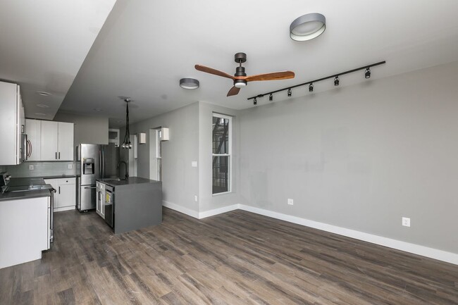 2302 E Baltimore St, Unit 2 in Baltimore, MD - Building Photo - Building Photo