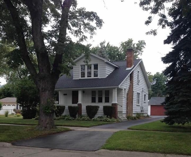 1123 Midland Blvd, Unit Upper