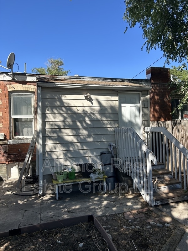 property at 492 S Lincoln St