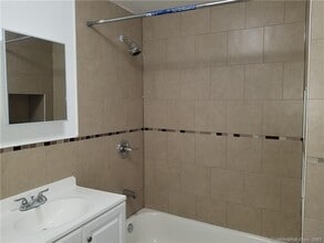 117 Southview St in Waterbury, CT - Building Photo - Building Photo