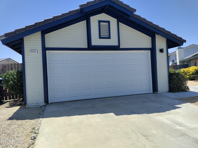 9932 Sandtrap Ct in California City, CA - Building Photo - Building Photo